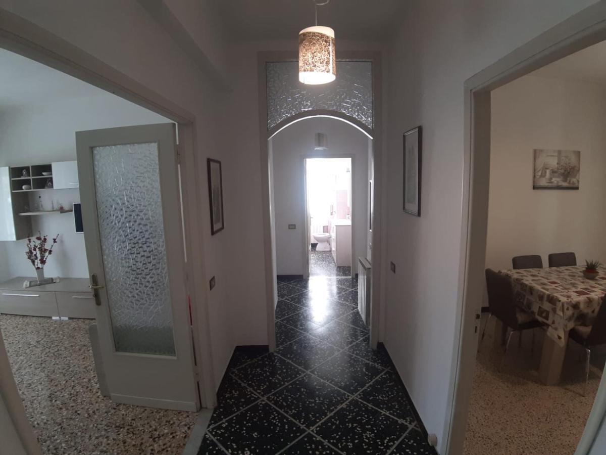 Appartamento Centrale Fino A 8 Posti Letto Pontremoli Exteriör bild