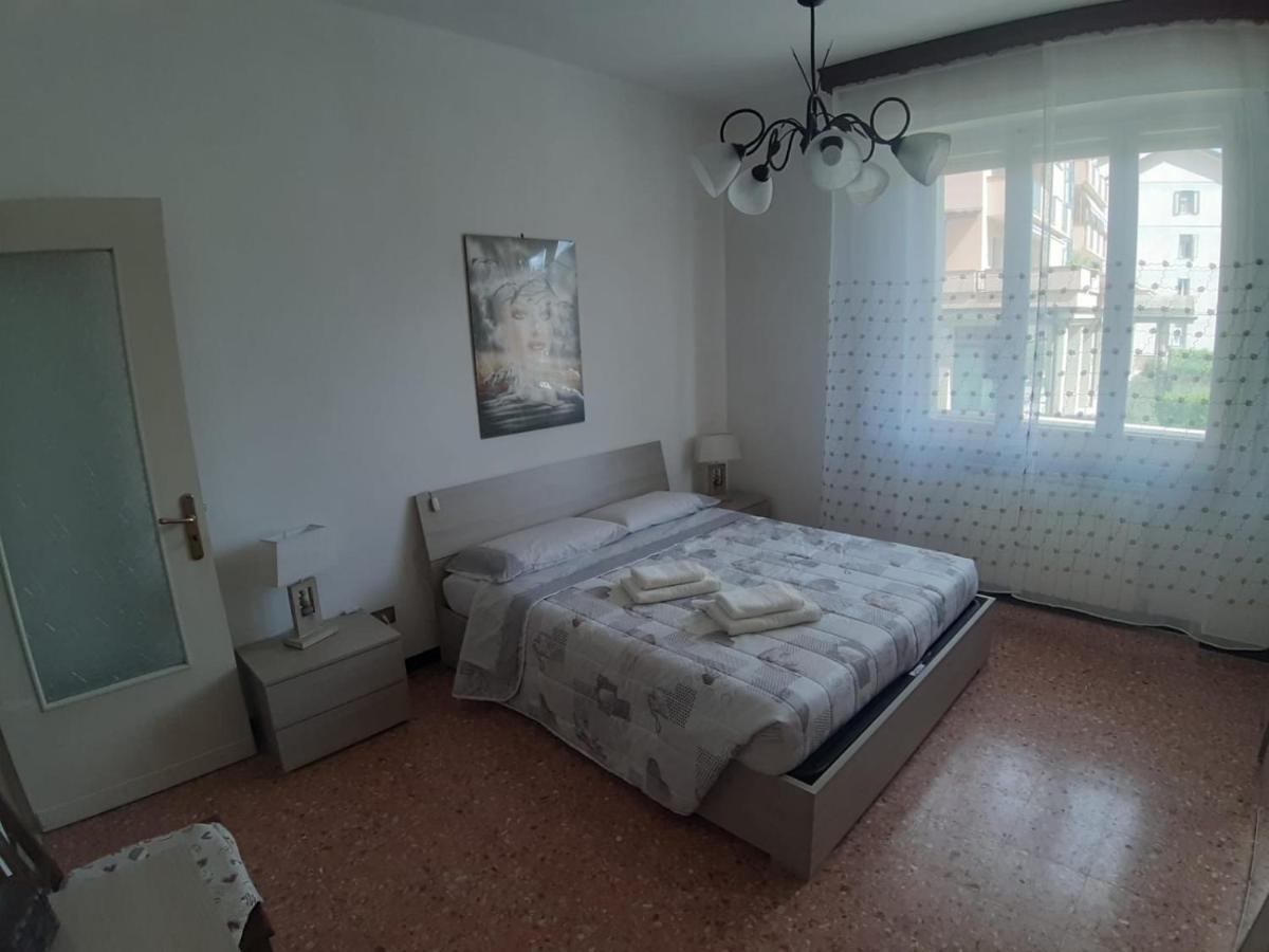 Appartamento Centrale Fino A 8 Posti Letto Pontremoli Exteriör bild