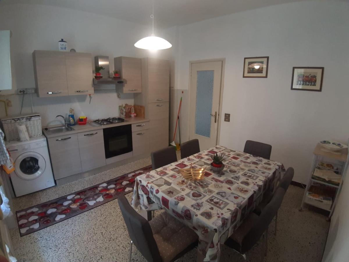 Appartamento Centrale Fino A 8 Posti Letto Pontremoli Exteriör bild
