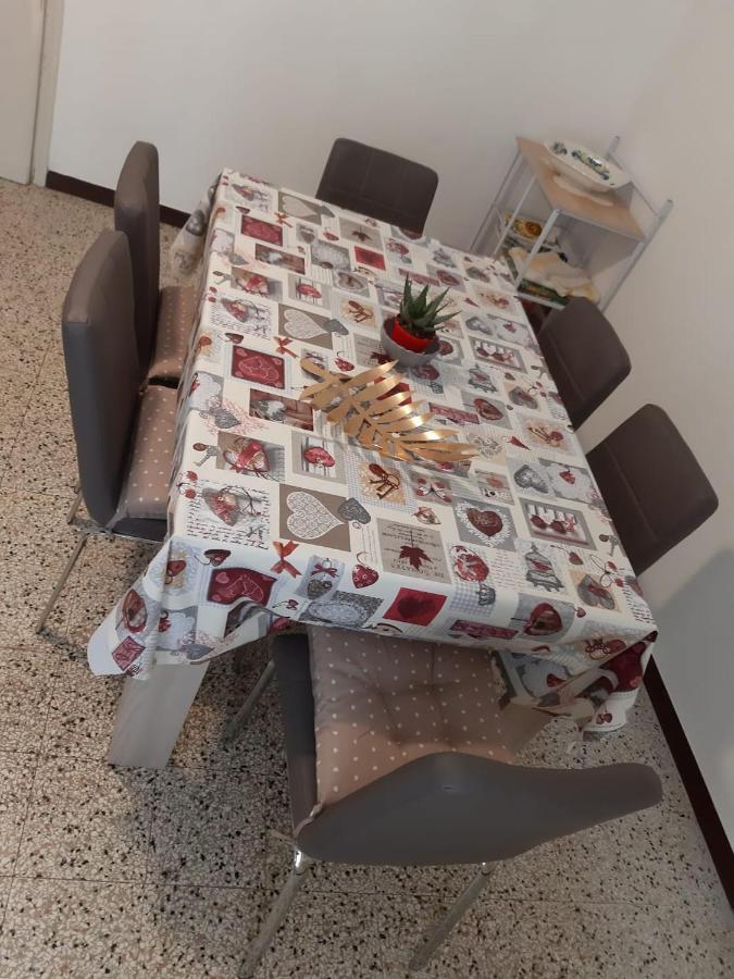 Appartamento Centrale Fino A 8 Posti Letto Pontremoli Exteriör bild